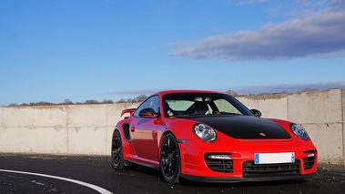 Porsche 997 GT2 RS rouge 3/4 avant droit 2