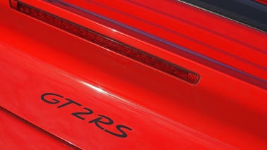 Porsche 997 GT2 RS rouge logo capot moteur