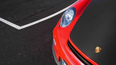 Porsche 997 GT2 RS rouge logo capot