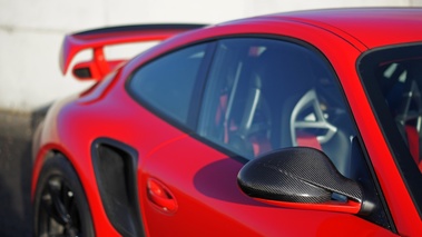 Porsche 997 GT2 RS rouge rétroviseur