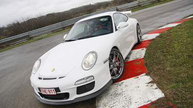 Porsche 997 GT3 MkII blanc 3/4 avant gauche penché