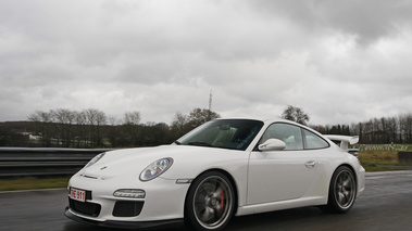 Porsche 997 GT3 MkII blanc 3/4 avant gauche travelling 2