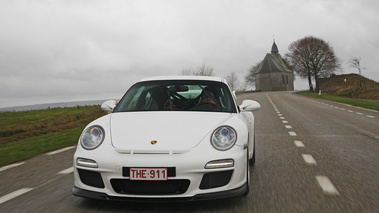 Porsche 997 GT3 MkII blanc face avant travelling 3