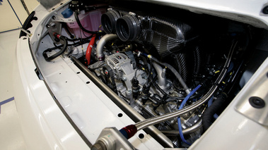 Porsche 997 GT3 RSR blanc moteur