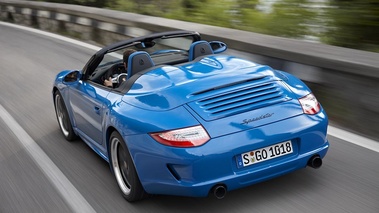 Porsche 997 Speedster bleu 3/4 arrière gauche travelling penché vue de haut