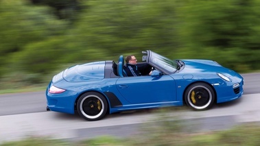 Porsche 997 Speedster bleu filé penché vue de haut