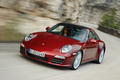 Porsche 997 Targa 4S MkII rouge 3/4 avant gauche travelling penché