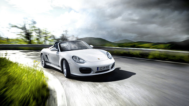 Porsche Boxster Spyder blanc 3/4 avant droit travelling