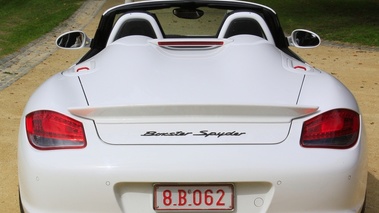 Porsche Boxster Spyder blanc face arrière