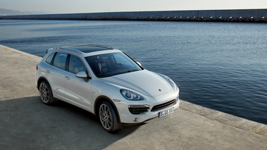 Porsche Cayenne Hybrid - blanc- 3/4 avant droit