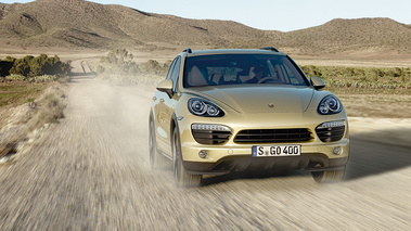 Porsche Cayenne S jaune 3/4 avant droit travelling