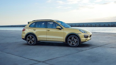 Porsche Cayenne S jaune profil