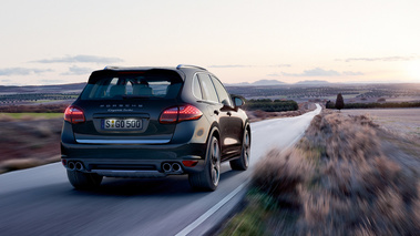 Porsche Cayenne Turbo - face arrière, dynamique