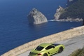 Porsche Cayman R vert 3/4 arrière droit filé vue de haut debout