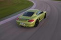 Porsche Cayman R vert 3/4 arrière droit travelling vue de haut