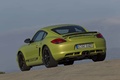 Porsche Cayman R vert 3/4 arrière gauche penché 3