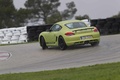 Porsche Cayman R vert 3/4 arrière gauche penché