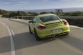 Porsche Cayman R vert 3/4 arrière gauche travelling penché 2