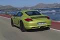 Porsche Cayman R vert 3/4 arrière gauche travelling penché