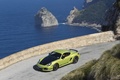 Porsche Cayman R vert 3/4 avant gauche filé vue de haut
