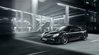 Porsche Cayman S Black Edition - 3/4 avant gauche, dynamique