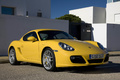 Porsche Cayman S jaune 3/4 avant droit