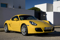 Porsche Cayman S jaune 3/4 avant droit
