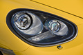 Porsche Cayman S jaune phare avant droit