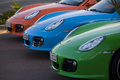 Porsche Cayman S vert & bleu & rouge 3/4 avant gauche coupé