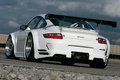 Porsche GT3 RSR - blanche - 3/4 arrière gauche, dynamique