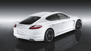 Porsche Panamera ac Sport Design pack - blanc - 3/4 arrière droit