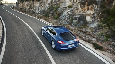 Porsche Panamera S Hybrid - Bleue - 3/4 arrière gauche