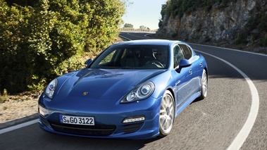 Porsche Panamera S Hybrid - Bleue - 3/4 avant gauche