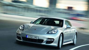 Porsche Panamera Turbo Grise 3/4 AV