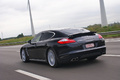 Porsche Panamera Turbo noir Courtrai 3/4 arrière gauche travelling