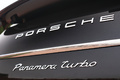 Porsche Panamera Turbo noir Courtrai logo