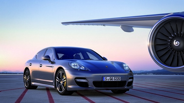 Porsche Panamera Turbo S - grise - 3/4 avant droit