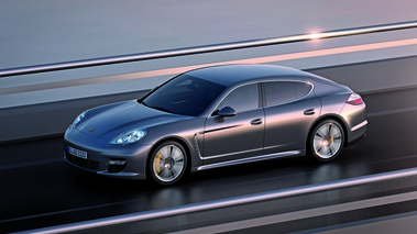 Porsche Panamera Turbo S - grise - 3/4 avant gauche, dynamique