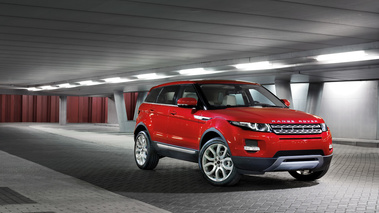 Range Rover Evoque 5 portes - rouge - 3/4 avant droit