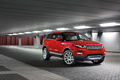 Range Rover Evoque 5 portes - rouge - 3/4 avant droit