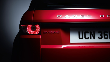 Range Rover Evoque 5 portes - rouge - détail, arrière