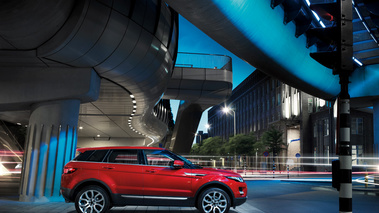 Range Rover Evoque 5 portes - rouge - profil