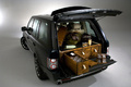Range Rover Holland &Holland by Overfinch 3/4 arrière studio coffre ouvert