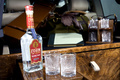 Range Rover Holland&Holland by Overfinch détail verres et vodka dans le coffre