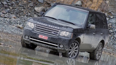 Range Rover Supercharged noir 3/4 avant gauche penché 3