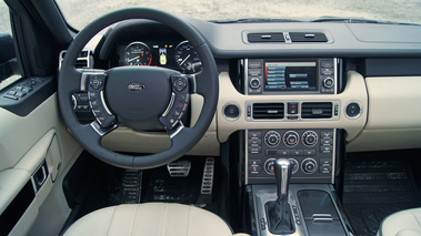 Range Rover Supercharged noir tableau de bord