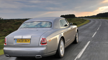 Rolls Royce Phantom Coupe gris 3/4 arrière droit travelling