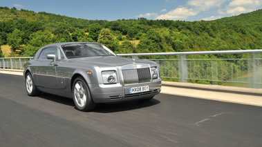 Rolls Royce Phantom Coupe gris 3/4 avant droit travelling