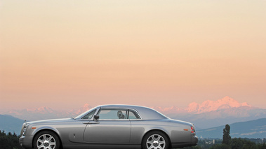 Rolls Royce Phantom Coupe gris profil 2