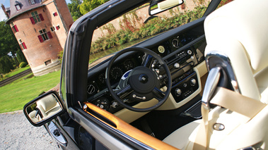 Rolls Royce Phantom Drophead Coupe noir intérieur 2